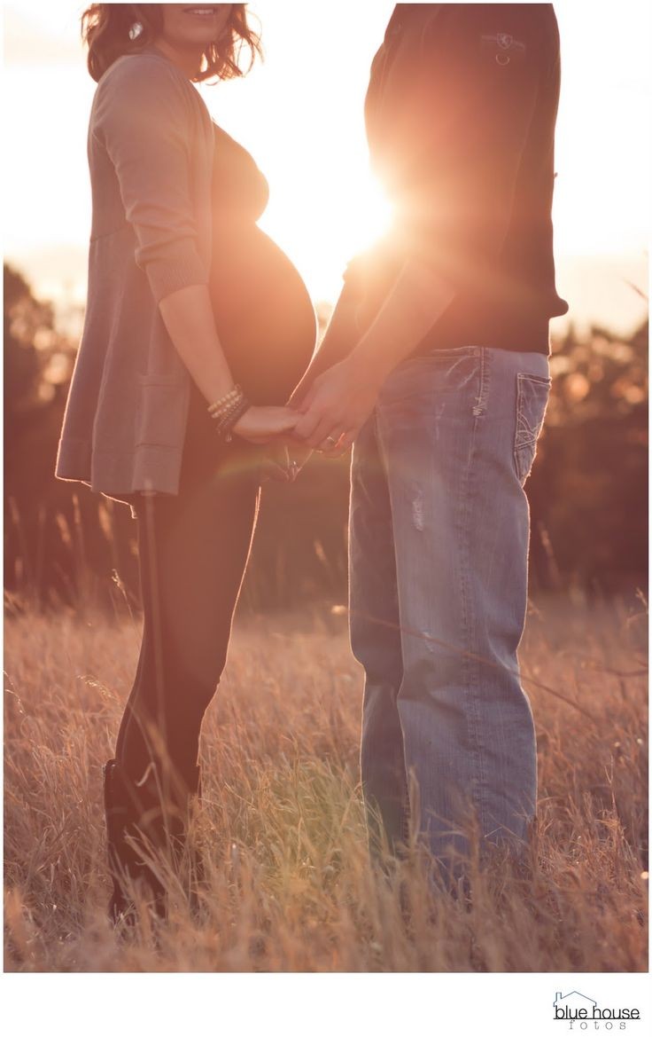 Maternity photo in a wheat field