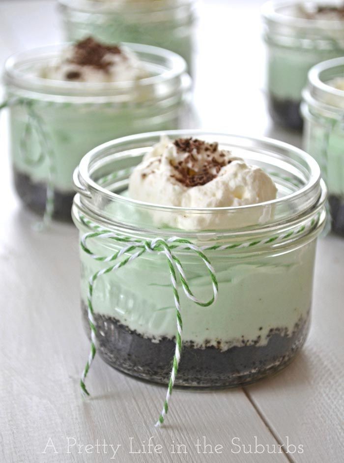 Mini No Bake Grasshopper Pies These would be cute...