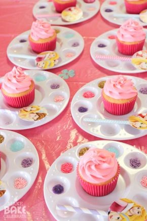What a cute way to serve up cupcakes at a kids par...