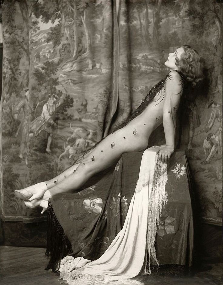 Ziegfeld girl Drucilla Strain by Alfred Cheney Joh...