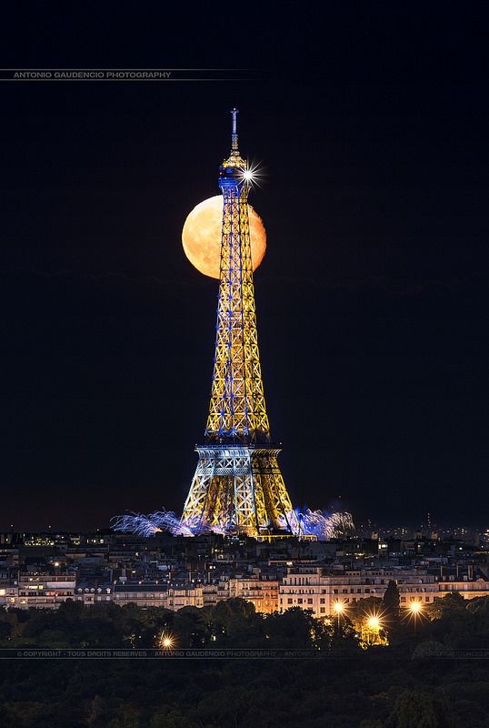 14 Juillet 2014  Feux d'artifice Paris Tour Eiffel...
