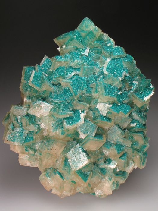 Dioptase and Calcite.  Love this piece.  Gotta pin...