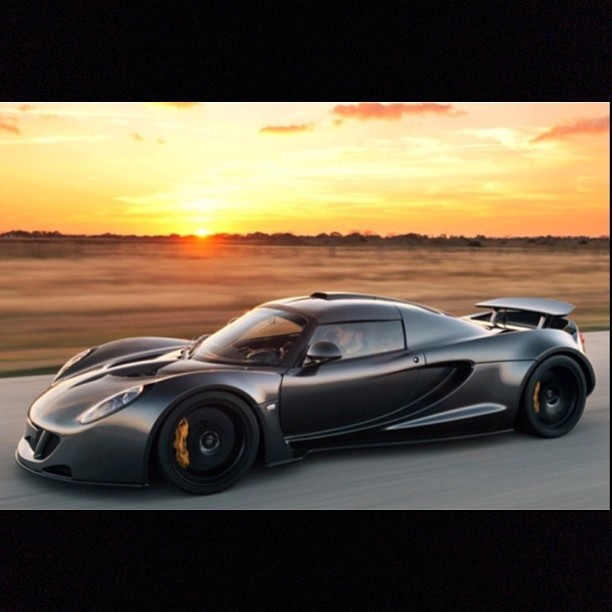 Wow! Hennessy Venom GT Hits an incredible 265.7mph...