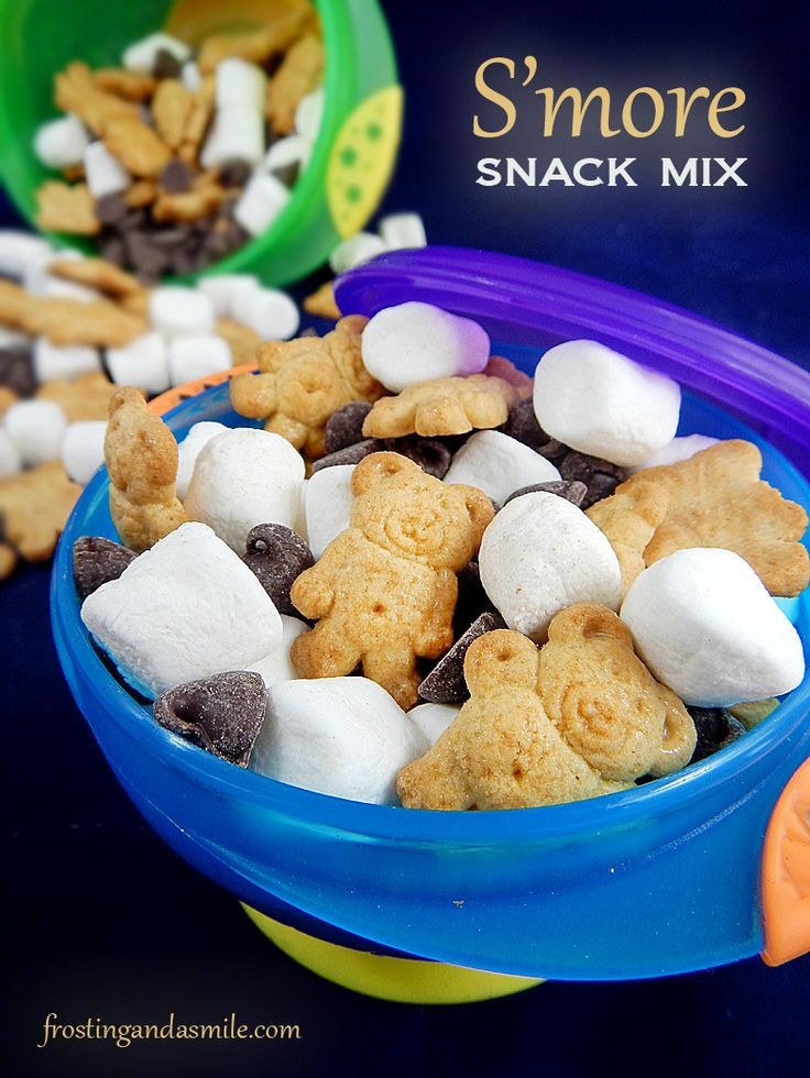 Easy S'more Snack Mix is an easy recipe for kids t...
