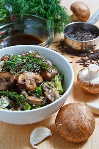 Mushroom and wild rice salad with roasted asparagu...