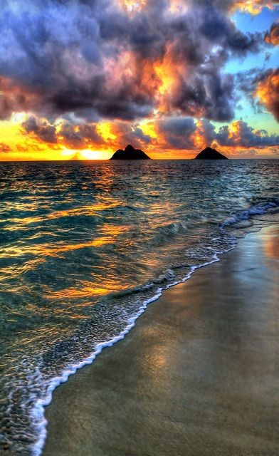 Sunrise in Lanikai Beach, Oahu, Hawaii