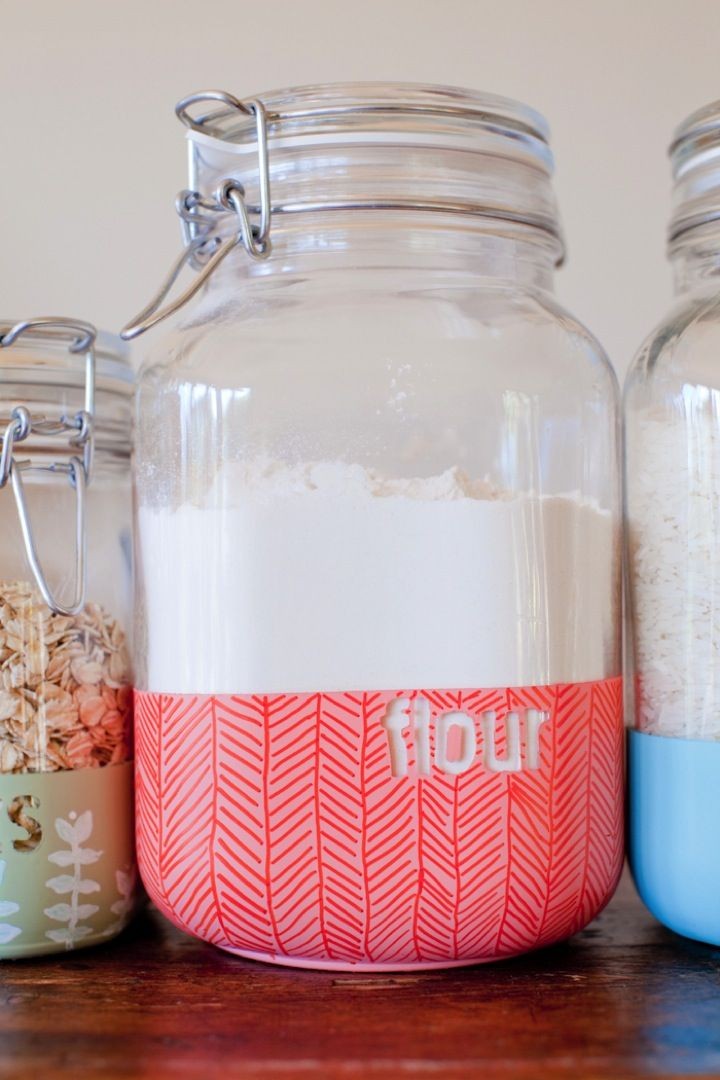 DIY Dipped Pantry Jars for Organizing Your Food St...