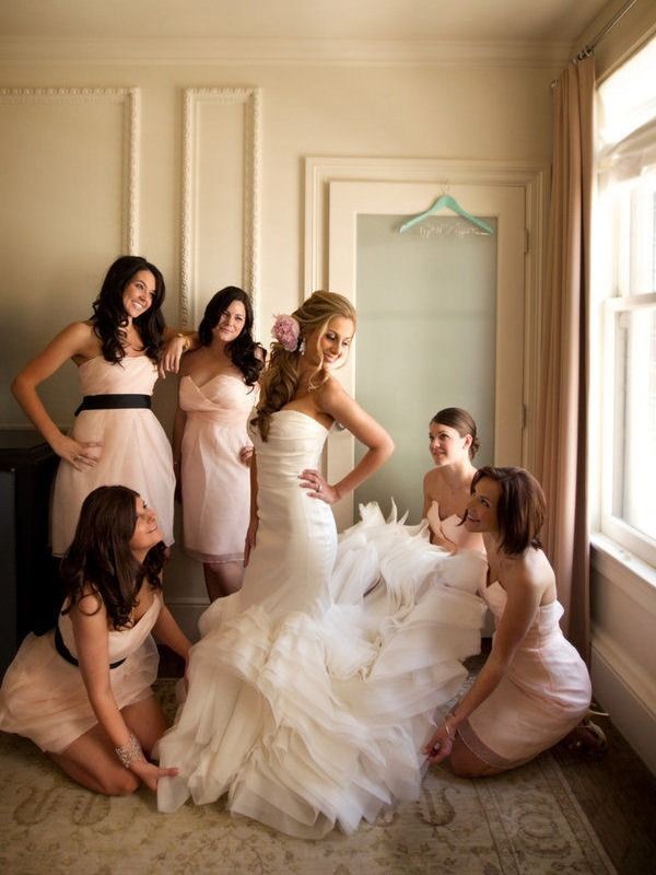 love the dress for the bride and bridesmaids