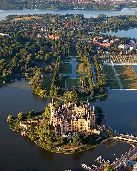Aerial view of Schwerin Castle, Mecklenburg-Vorpom...