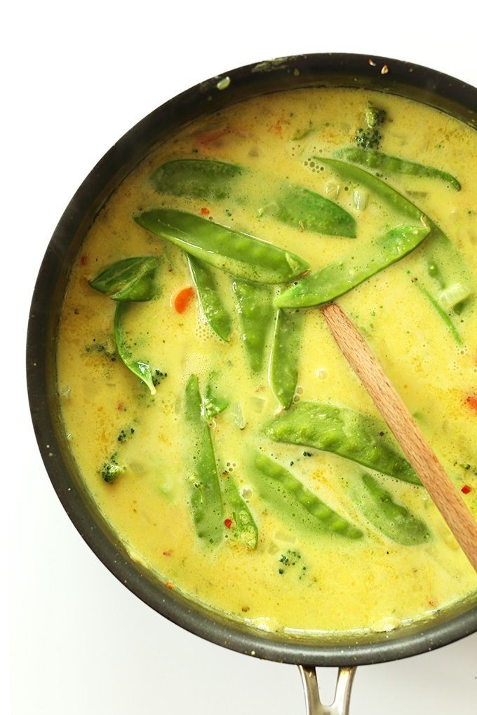 Easy 30-minute Veggie Coconut Curry! #vegan #glute...