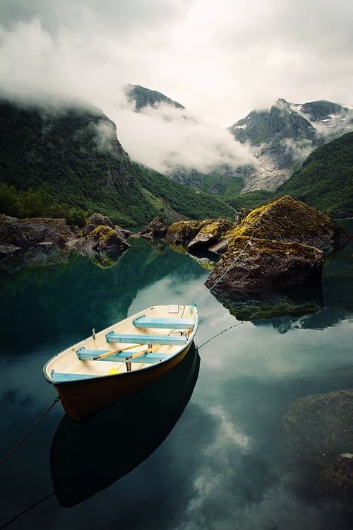 Foglefonna National Park, Norway via flickr #lake...