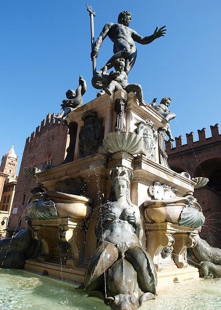 Fontana del Nettuno in Bologna, Italy (by Grumbler...