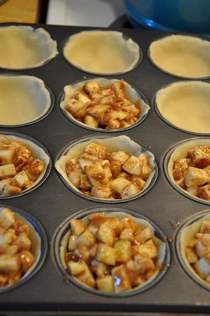 Mini apple pies -- awesome thanksgiving idea!! - C...