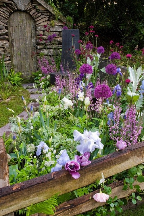 stone cottage garden : )  Like it when there's a l...
