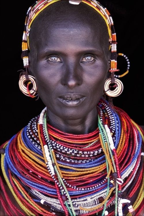 theweightofperfection:    Maasai woman, Kenya
