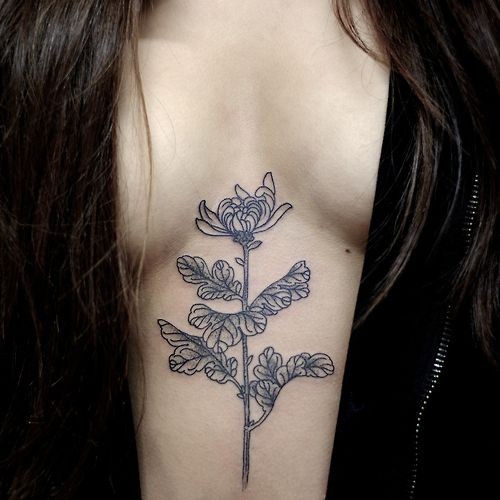 love the placement of this gorgeous botanical tatt...