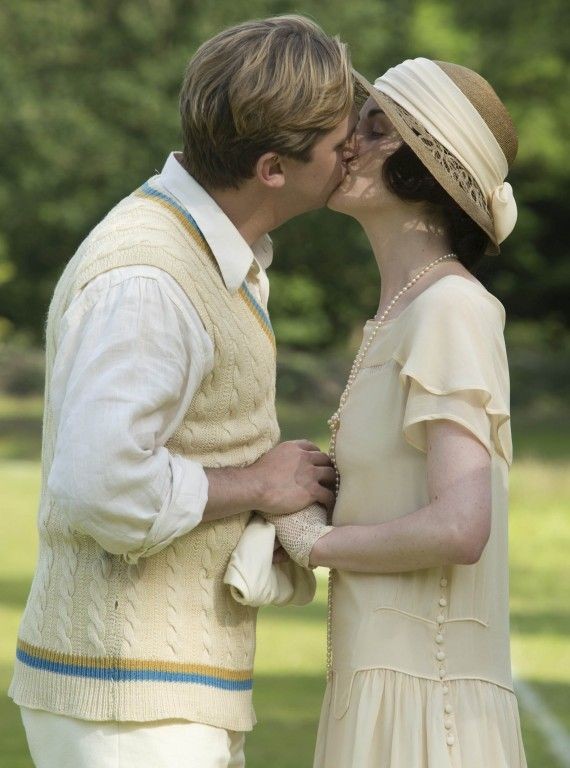 Lady Mary and Matthew - a good luck kiss before th...