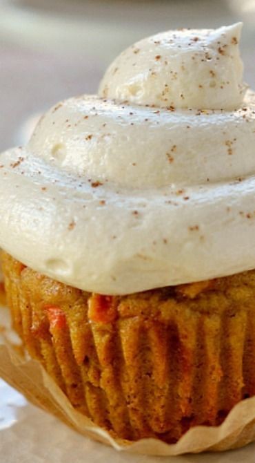 Pumpkin Carrot Cake Cupcakes with Maple Cream Chee...