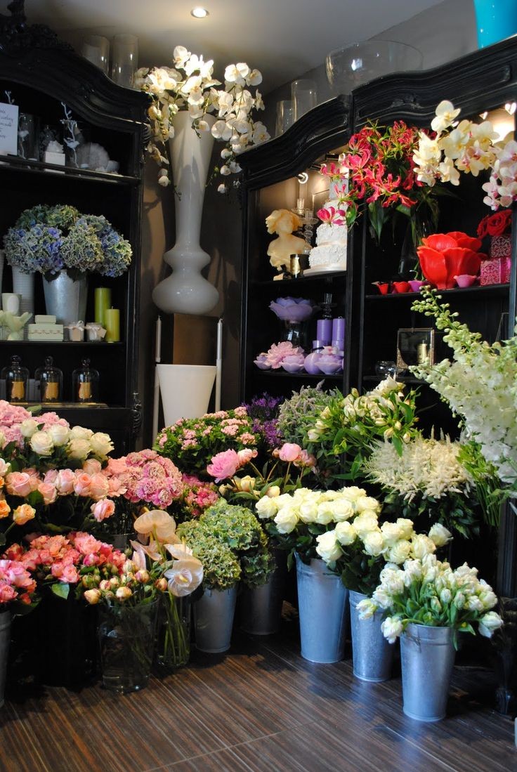 By Appointment Only Design, London- flowers look g...