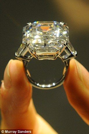 The Elizabeth Taylor 33.19-carat white diamond rin...