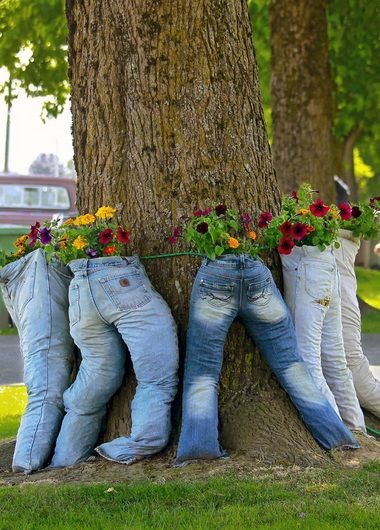 What a great idea to put those old blue jeans to w...