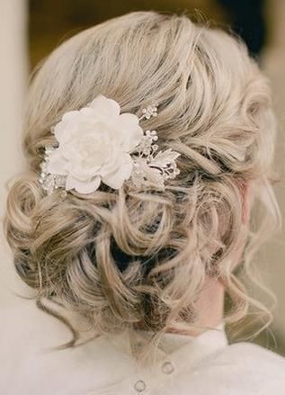 A beautiful, romantic updo we love! {Hair Comes th...