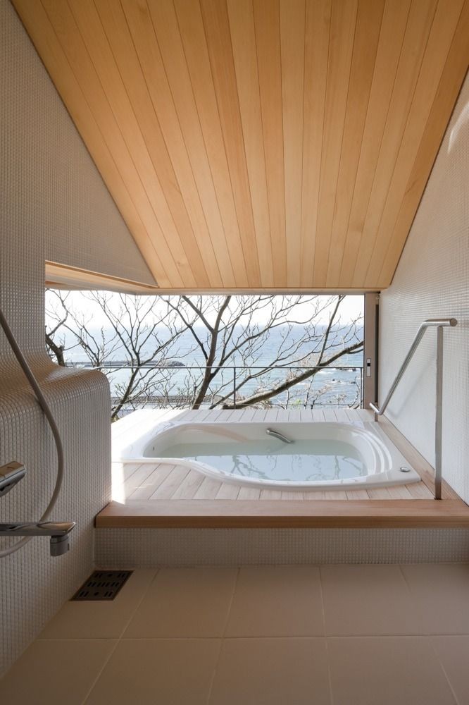 You know you want this bathroom. Wind-dyed House /...