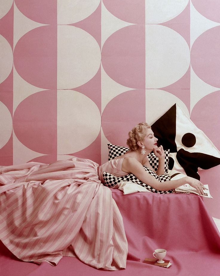 Lisa Fonssagrives stars in a 1952 Vogue spread &#8...