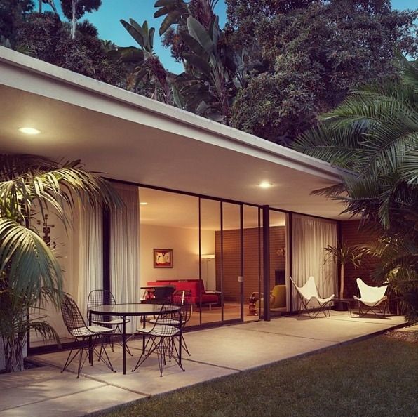 Hhillside bungalow at Chateau Marmont, West Hollyw...