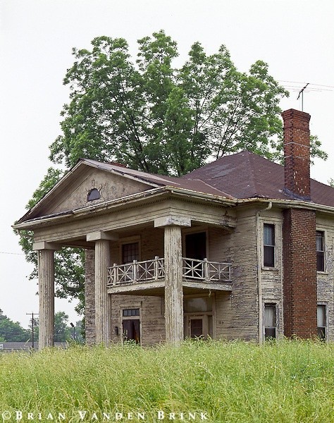 Abandoned house...Oh what you could do with this.....