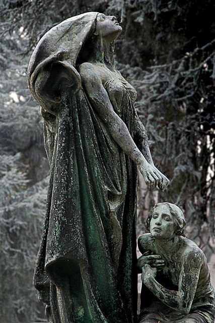 An Ode to Dying Spirits: Statuary can capture an i...