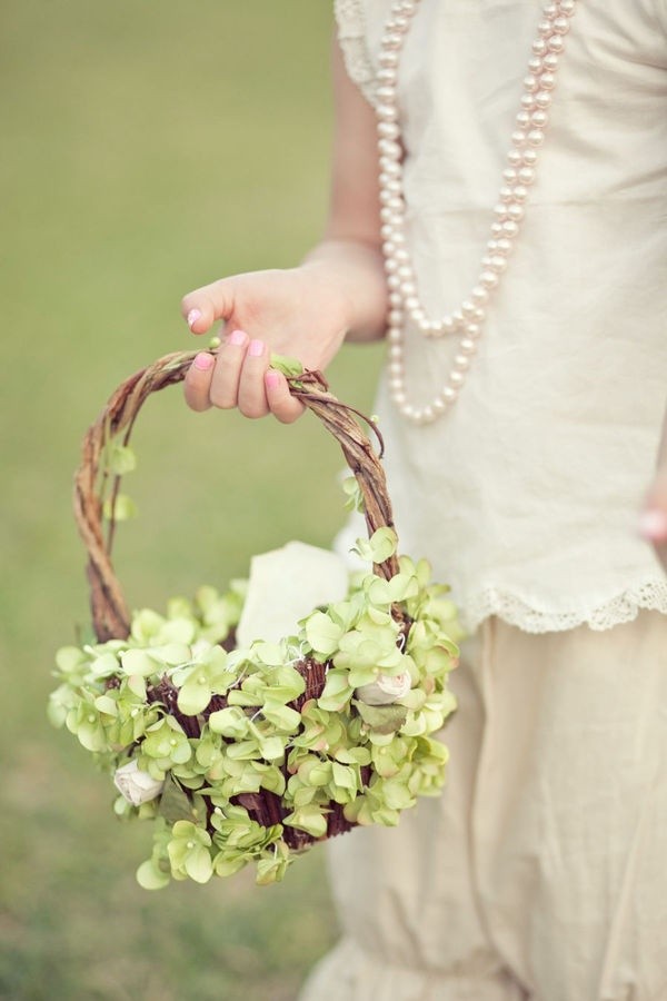 flower girl basket @Meredith Moore do you like the...