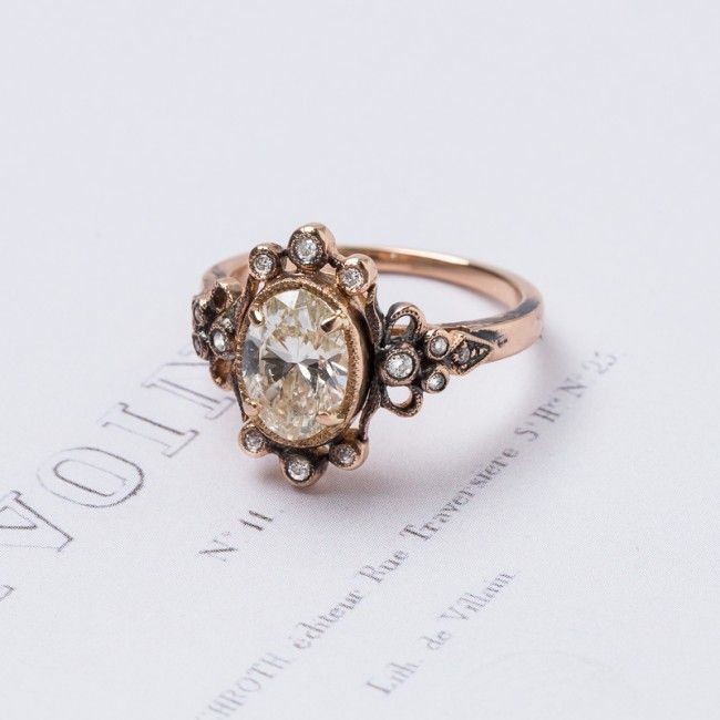 Amazing vintage-inspired diamond engagement ring s...
