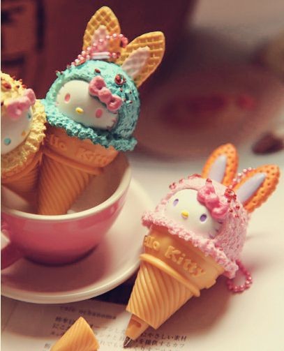 Super cute Hello Kitty ice cream cones, plus decor...
