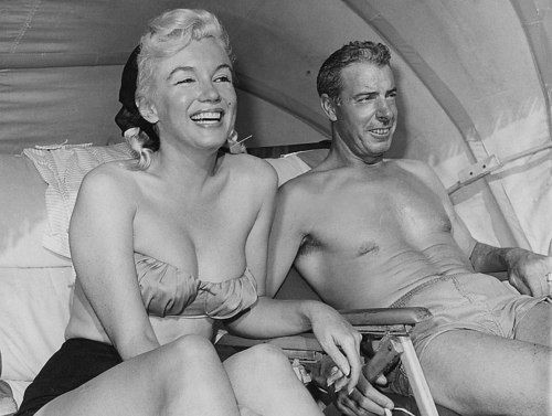 Marilyn Monroe and Joe DiMaggio in Florida, 1961.....