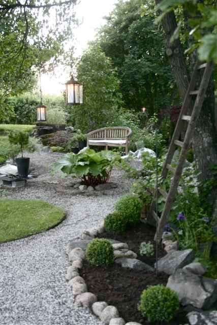 Lovely vignette spots in the garden with natural p...
