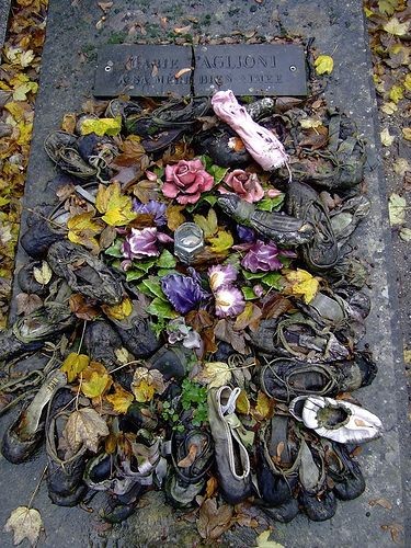 The grave of ballerina Marie Tagioni at the Montma...