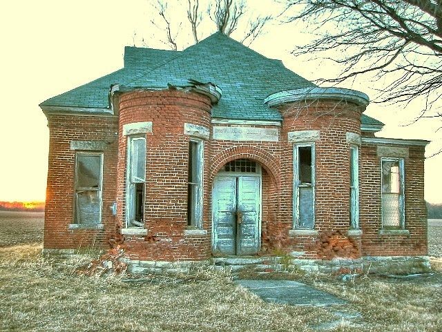 Abandoned Indiana school  While going down 26 in H...