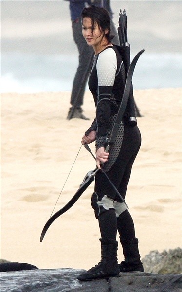 'Hunger Games' sequel photos reveal Katniss' next...