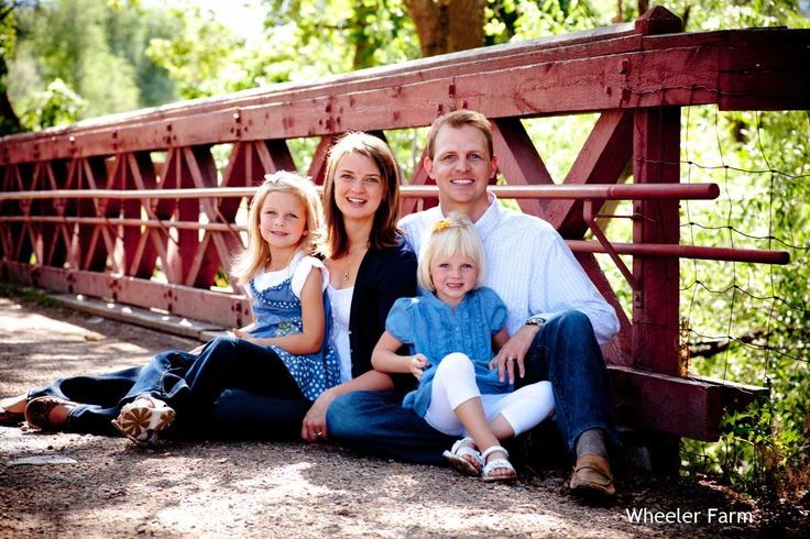 Outdoor Family Photography Poses | Choosing the ri...