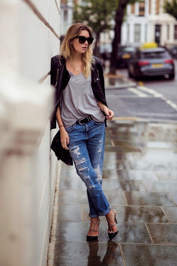 Ripped jeans, slouchy gray top, casual chic!  Wome...