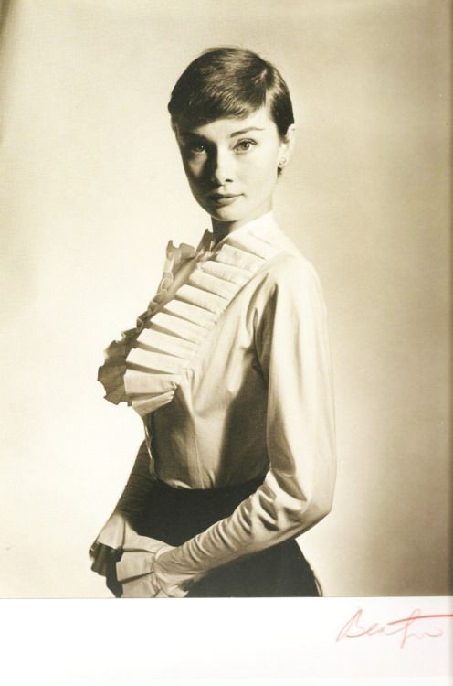 elliefredricksen:  Audrey Hepburn photographed by...