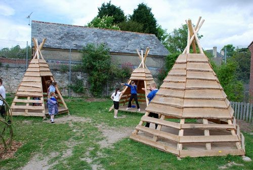 teepee3 Pallets + logs = teepee for a playground i...