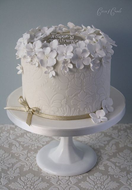 Damask cake by Cotton and Crumbs, via Flickr