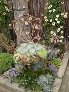 Chair Flower Container. Before you toss out that o...