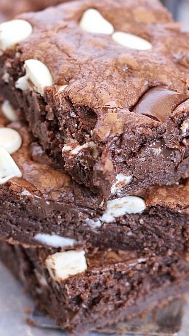 Death by Chocolate Cookie Bars ~ Soft, chewy and o...