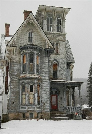 Love this old house! 70 Abandoned Old Buildings.....