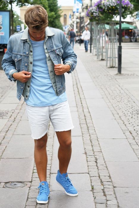 Street Style.  The matchy-matchy blue shirt and sh...