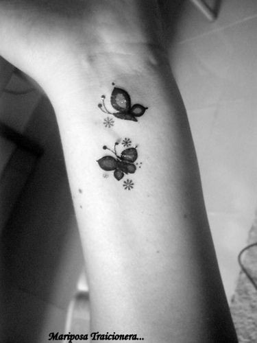 AAAAHHHH! This is the cutest tattoo. ❤ This...