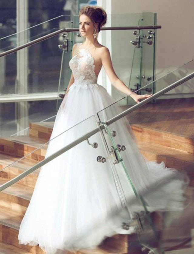 Glamorous Wedding Dresses With Incredible Elegance...